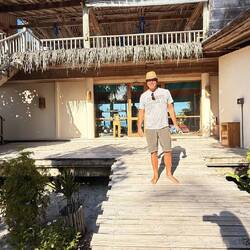 Mike showing you all where the gym is ... 💪🏼