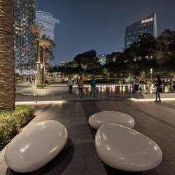 Riesige glattgeschliffene Steine