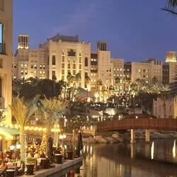 Suk Madinat Jumeirah - ein moderner, im historischen Stil errichteten Nobel-Souk mit Restaurants
