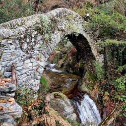 Und plötzlich gehts über diese römische Brücke "Ponte Romano Al Salto", cool.
