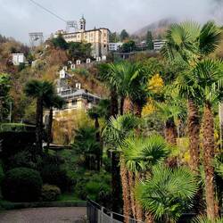 Hoch über Locarno thront eindrücklich ...