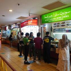 Au da git es riesä Foodagebot i de Ikaufszenträ