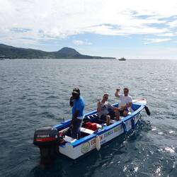 Noch der Ankunft in Dominica wurden wir von Edison zum Einklarieren abgeholt
