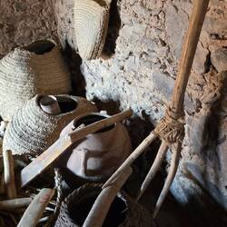 Utensils and jugs for oil
