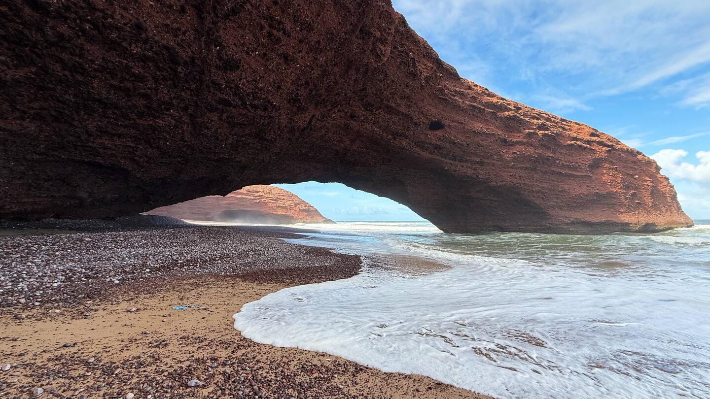 Steinbogen am Legzira Beach - schön!