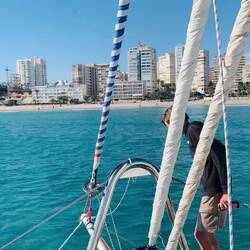 Wir sind da. Und wieder das einzige Schiff vorm endlosen Strand