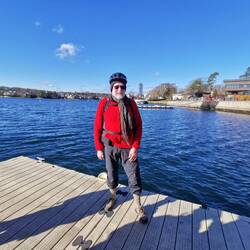 Hinter mir residieren die Schönen und Reichen von Halifax.