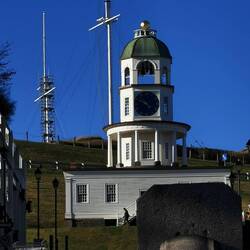Der Uhrenturm, der den Soldaten auch keine Pünktlichkeit beibrachte - Ziel glatt verfehlt!