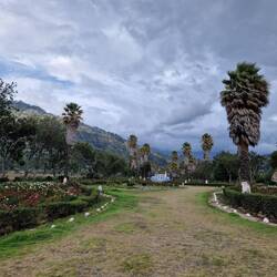 Im Hintergrund, hinter den Wolken versteckt, thront der Huascarán!