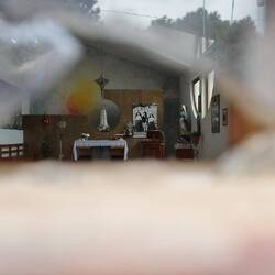 Der Innenraum durch ein Loch in der Türscheibe 😉