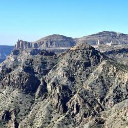 Die schroffe Bergwelt von Jabal Akhdar. Wir sind hier auf etwa 2.000 m Höhe.
