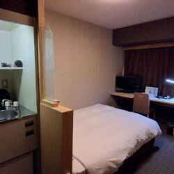 eines meiner besten Hotelzimmer - alles da und auch genug Platz!
