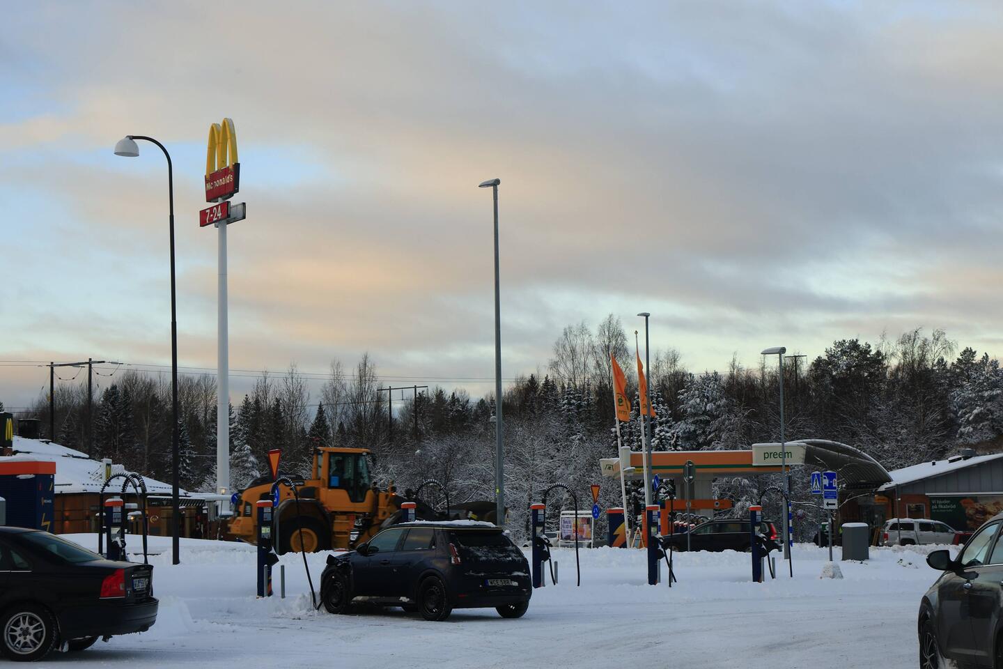 Supermarkt-Parkplatz in Söderhamn - Schnee überall...