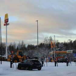 Supermarkt-Parkplatz in Söderhamn - Schnee überall...