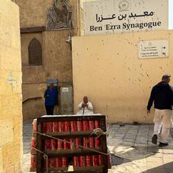Coca-Cola Sponsoring Event an einem Ort wo Mosche, Kirche & Synagoge friedlich koexistieren.