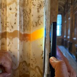 Phänomenal: Die Wände sind aus Alabaster. Die Adern leuchten und geben Licht.