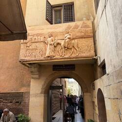 ...Josef, Maria und Jesus lebten hier nach ihrer Flucht vor Herodes! Genau hier!