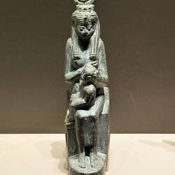 Isis mit ihrem Sohn Horus? Gab's schon bei den Ägyptern eine jungfräuliche Geburt?