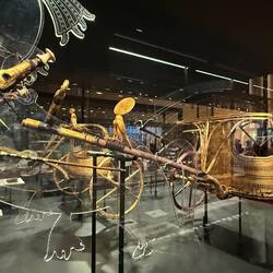 Diese Streitwägen waren zerlegt mit als Grabbeilage dabei.