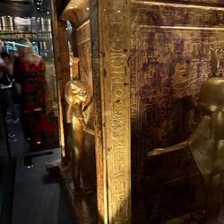 Behältnis zur Aufbewahrung der Kanuben. Kanuben?