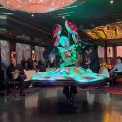 Was genau das Thema der Darbietung war ist mir nicht aufgegangen. Er hat alles gegeben.