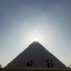 Sonnengott Ra küsst das Weltwunder!