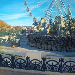 Brunnen: Die Bronzegruppen am Fuße des Monumentes stellen den Triumph der Republik dar.