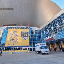 Bridgestone Arena. Festhalle und Baseballstadion direkt am Broadway