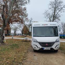 Unser großzügiger Stellplatz