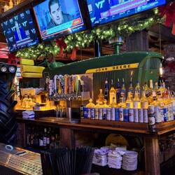 Wie der Traktor wohl hier rein kam?