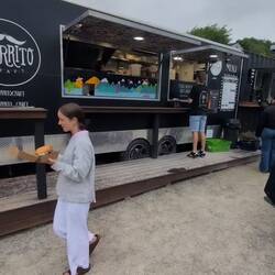 Abends geht es zum lokalen Foodtruck-Market
