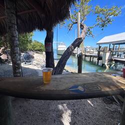 A beer and a strawberry daiquiri at Robbies tiki bar