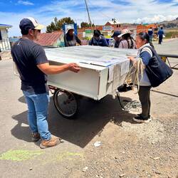 Der Schrank muss über die Grenze