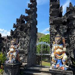Candi bentar - The Hindu gate symbolises the entrance from the outer world to the temple