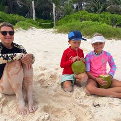 Diesmal keine Luxusliege sondern Kokosnüsse im Sand