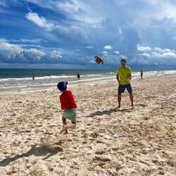 Felix und Thorben passen sich den restlichen Touristen an