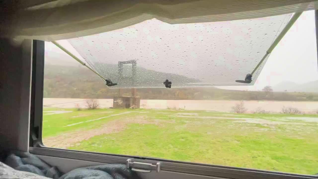 Guten Morgen zum letzten Mal aus Albanien🇦🇱ein schnelles Frühstück oberhalb und nix wie weg hier😝🚐💨