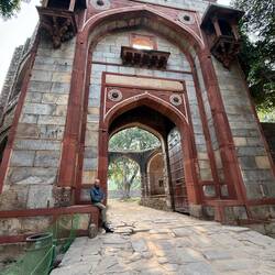 Das Tor der Proletarier! Kunstvoll gearbeitet war hier tatsächlich der Zugang für die Arbeiter.