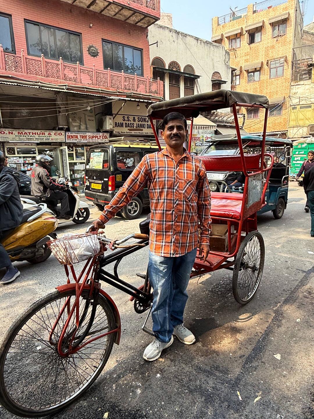 Der Mann ohne Name.Als ich fragte,ob ich Foto machen dürfe, hat er sich voller Stolz positioniert.