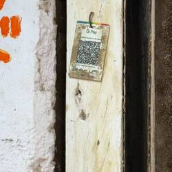 So alt wie der Markt aussieht so modern ist er. Via QR-Code kann fast überall online bezahlt werden.