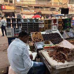 ...so viele Händler, die i.P. alles das Gleiche verkaufen... ...können die alle davon leben?
