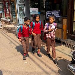 ..und Jugend! Die hat's hier reichlich... ...es besteht Schulpflicht bis zu Klasse 12.