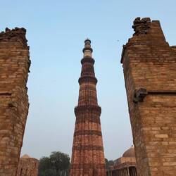 Ursprünglich waren es anscheinend mal 7 Etagen. 5 sind übriggeblieben.