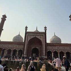 Da was bei uns ein Dom ist für die Moslems diese Mosche.