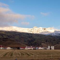 Hof vor dem Eyjafjallajökull