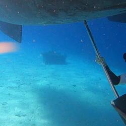die Ruderstange musste ganz in die Flucht des Durchlasses gebracht werden