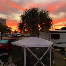 Morgen Abend kommt Maren und wir müssen umziehen. Einen Campingplatz weiter, hier alles belegt!