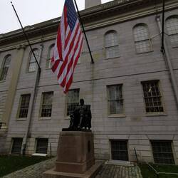 Der Gründer der Harvard-Universität, John Harvard.