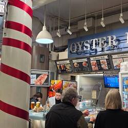 Hummer und Austern natürlich im Markt