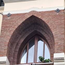 Una vicina casa in stile liberty